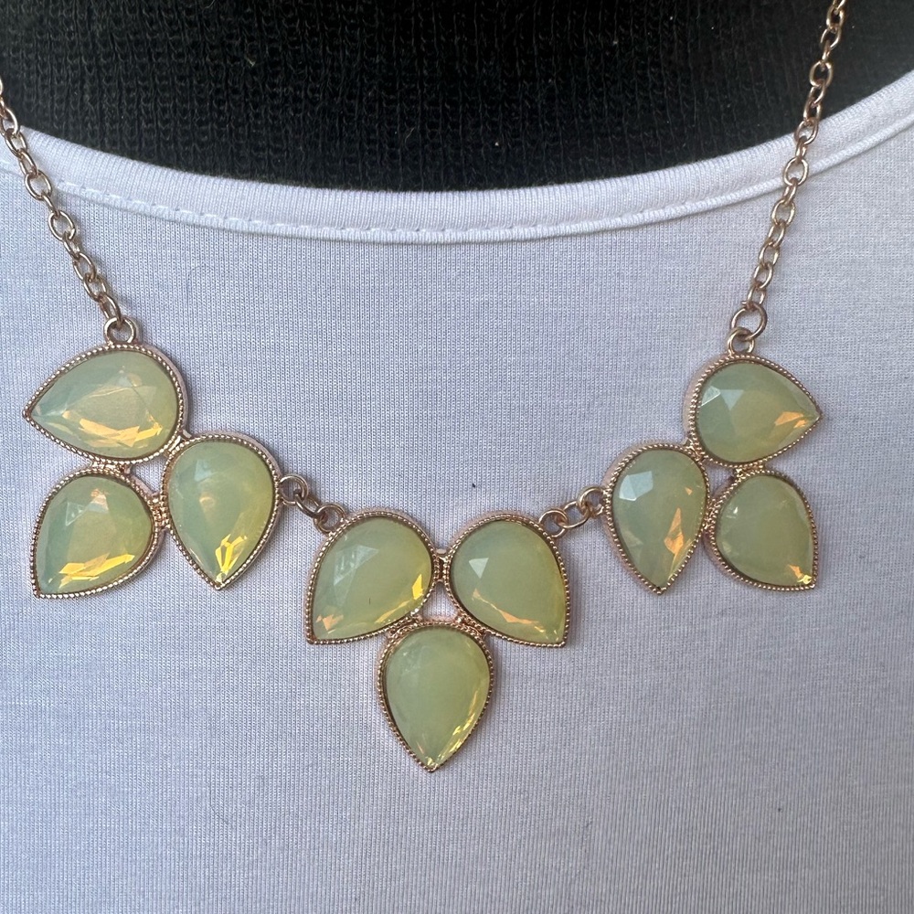 Vintage Necklace  16”  w/3” Extension